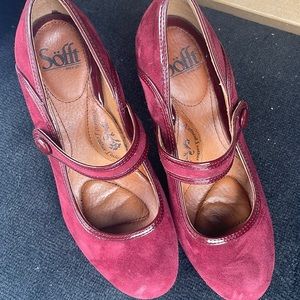 Burgundy heels size 7w